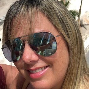 Meet your Posher, Carolina